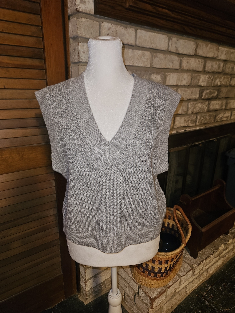 H&M Light Gray V-Neck Sleeveless Knit Sweater Vest